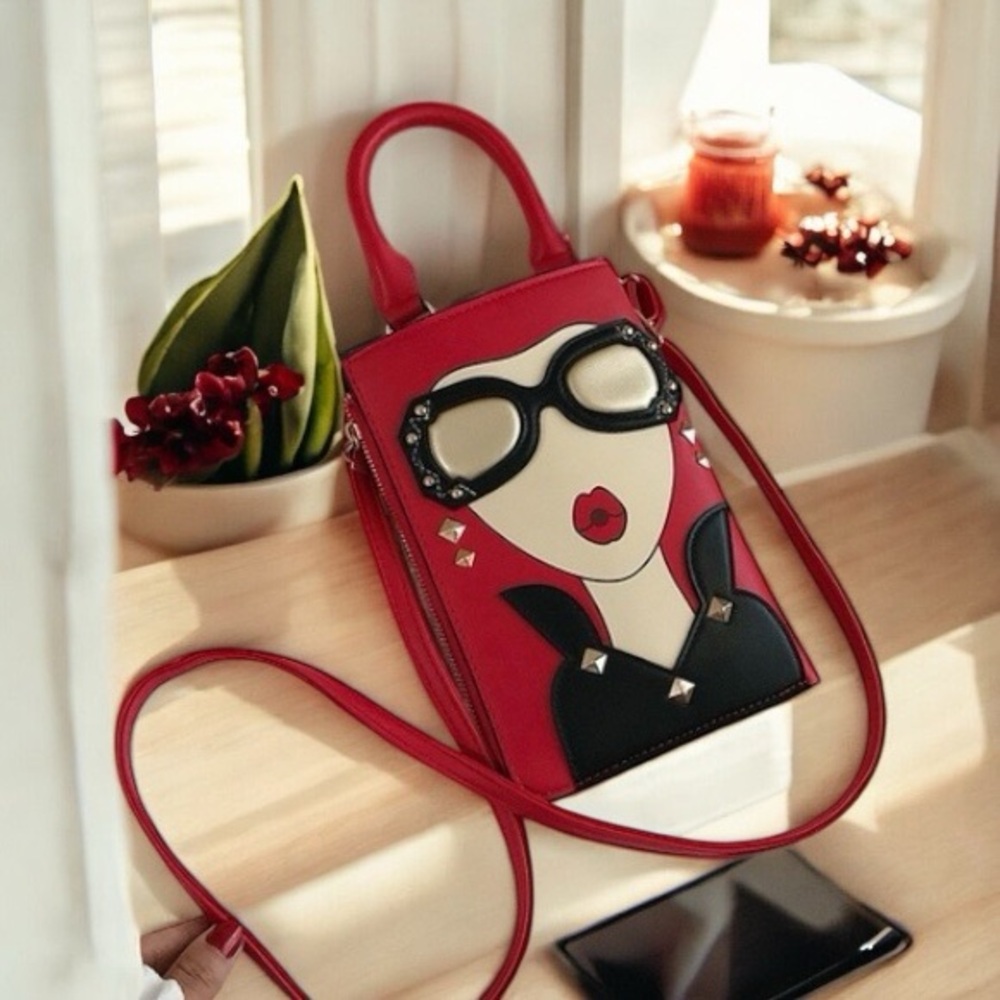 Trendy Leather Face Chain Square Crossbody Handbag for Any Occasion!
